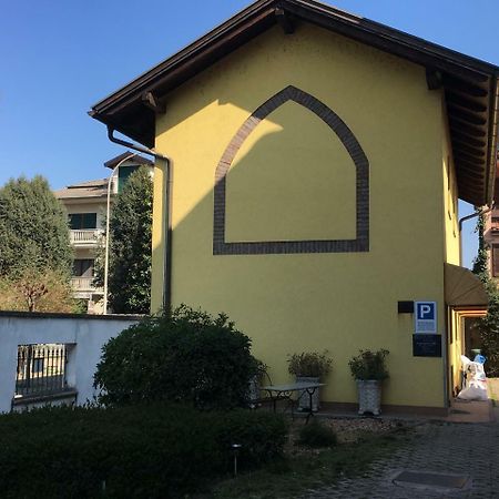 Hotel Il Pino Garlasco エクステリア 写真