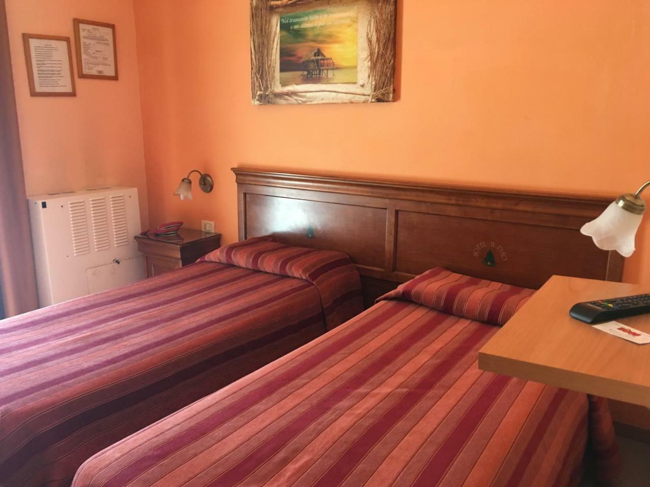 Hotel Il Pino Garlasco エクステリア 写真